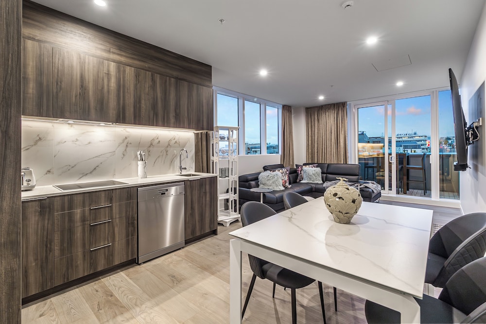 Modern 2BR Penthouse for Families by Zodiak Stays
