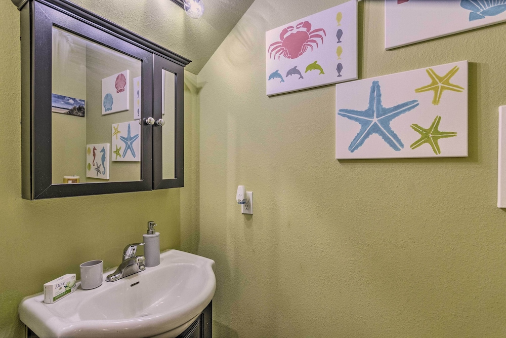 Navarre Beach House: Minutes to Restaurants! view 5