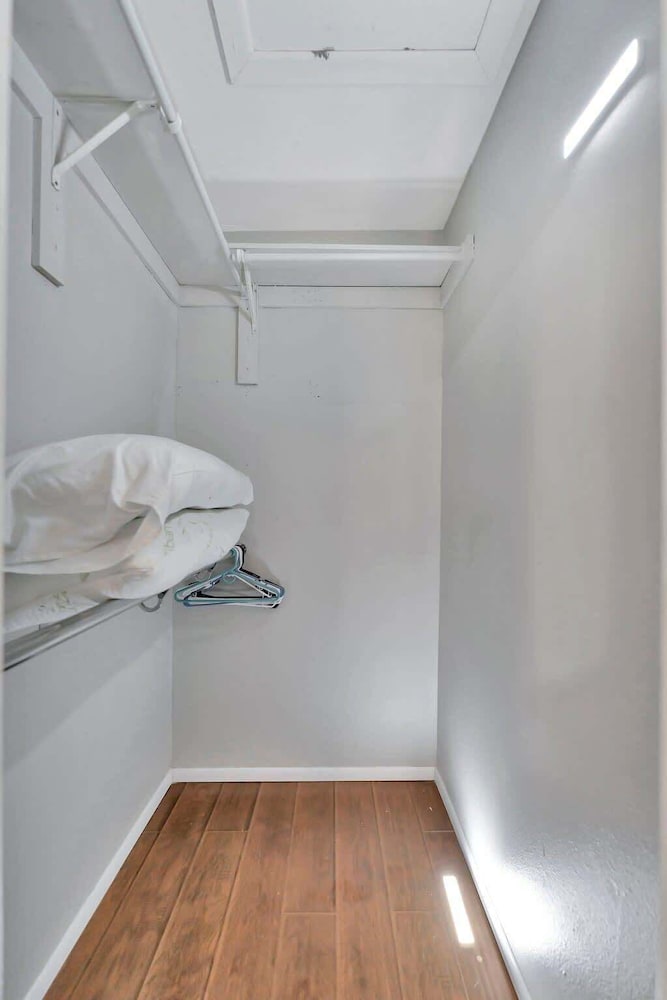 Updated Cozy Home Centrally Located pet Friendly