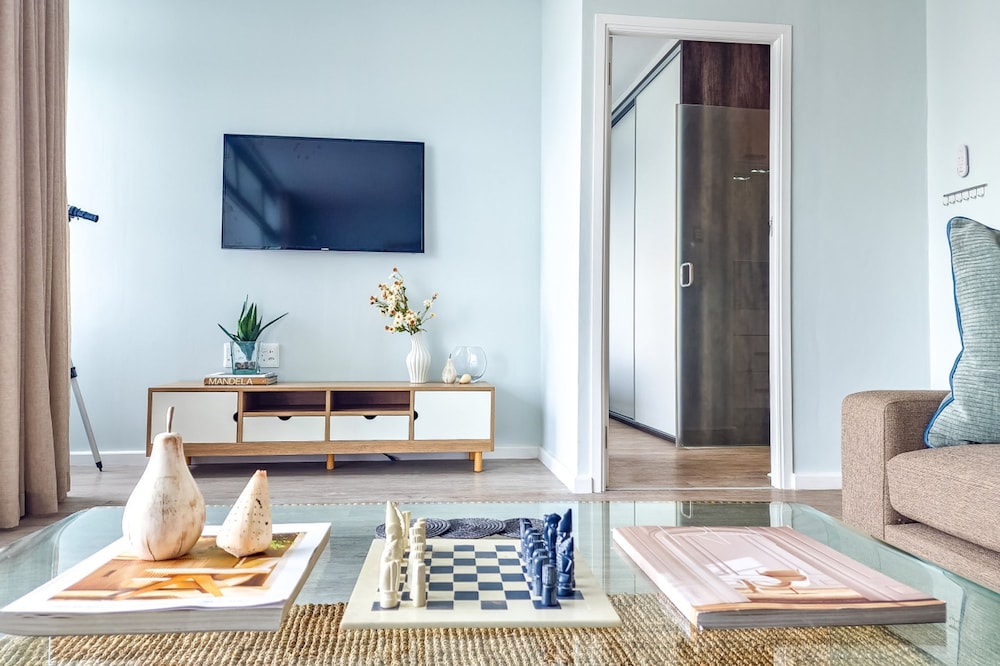 Two Bed Green Point Ocean View