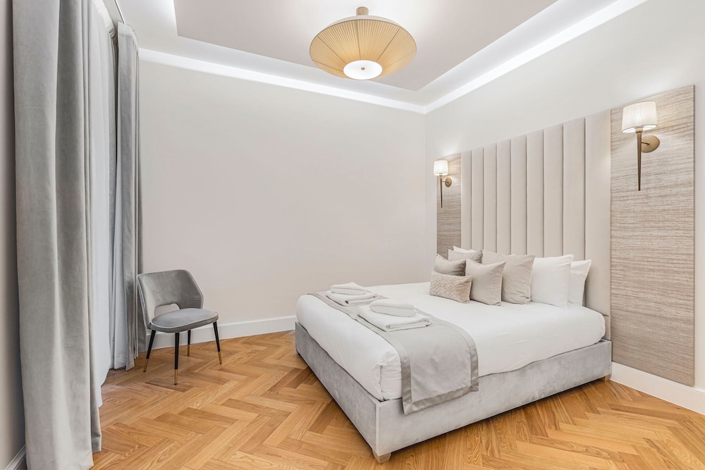 Wimpole Mews - 4 Bedroom Apartment