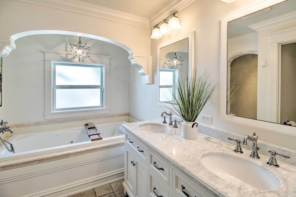 Luxury Getaway in Palm Beach Gardens! - Property Image 7