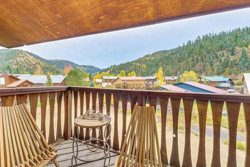 Red River Home w/ Ski Slope, Mtn & River Views!