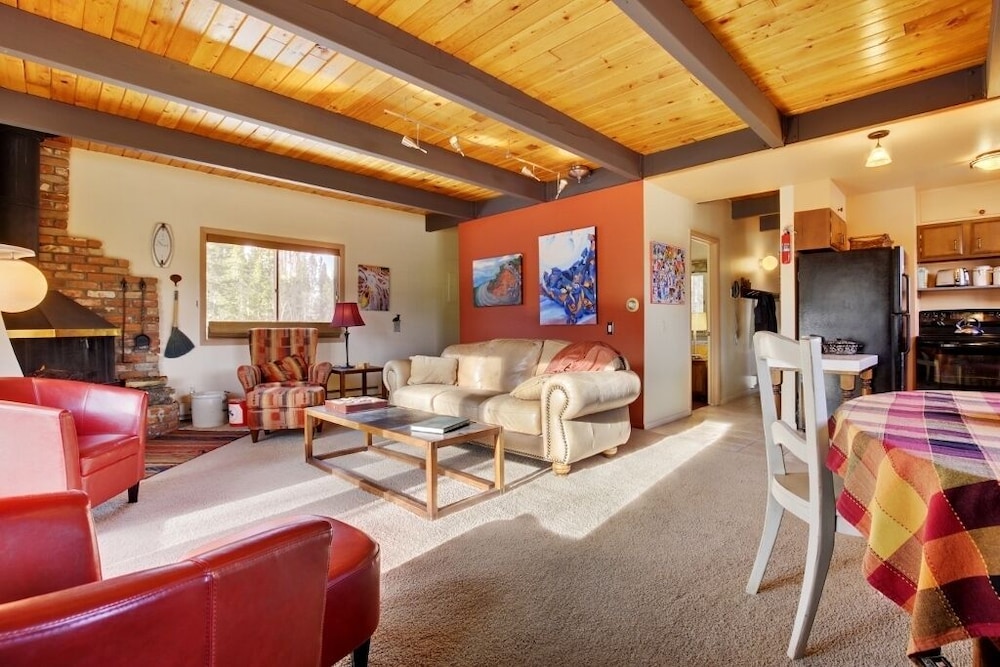 Cozy Mtn Home ~ 2 Mi to Breck Resort & Main St! view 4