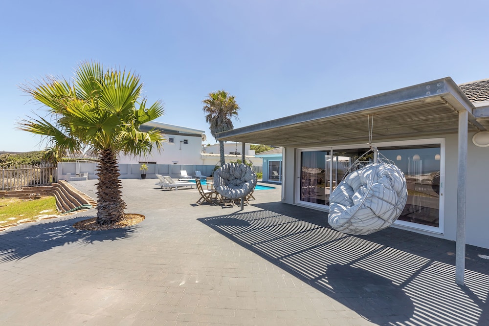 Beachfront, Private Pool, Pizza Oven, Pool Table, Fast Internet, Family Friendly