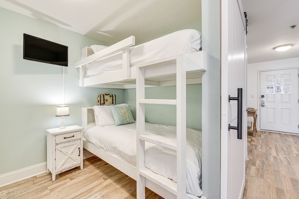 'ocean Oasis': PCB Condo w/ Balcony & Beach Views!