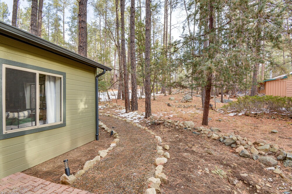 Charming Prescott Cabin: 6 Mi to Downtown! view 2