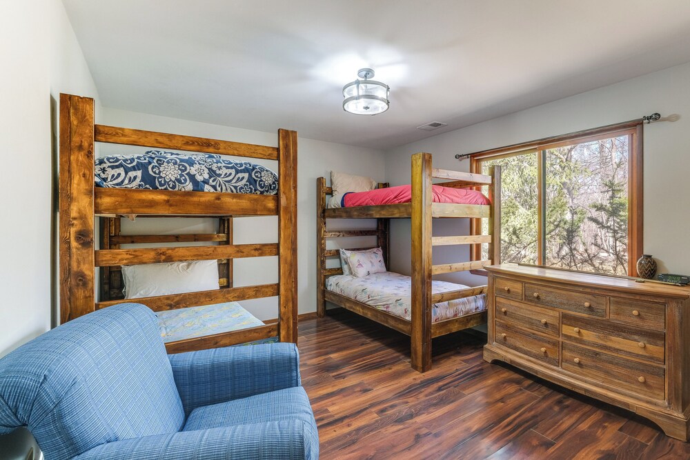 Waterfront Cabin on 32 Acres in Leesburg!