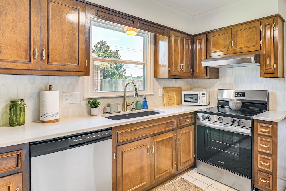 Pet-friendly Home w/ Yard, 1 Mi to Decatur Mall