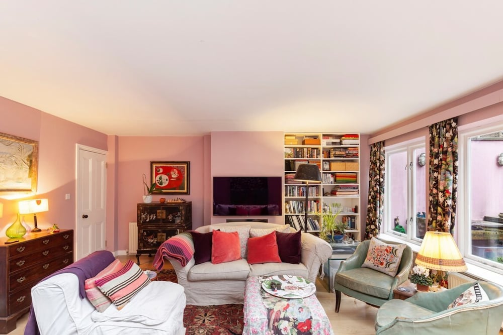 Lovely 4 Bedroom House near Portobello
