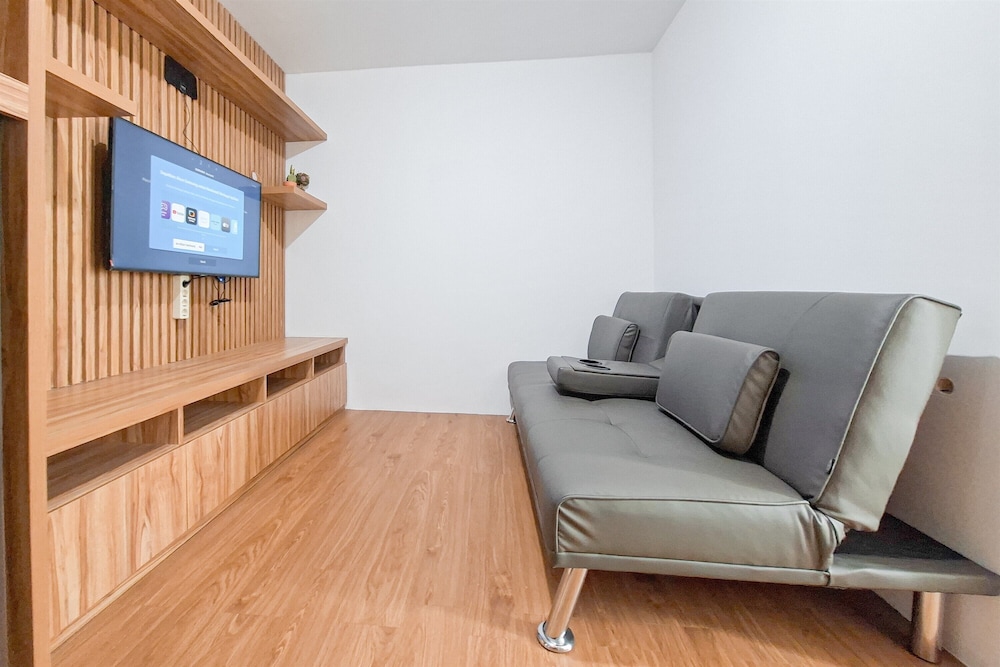 Warm And Cozy 2Br At Urbantown Serpong Apartment