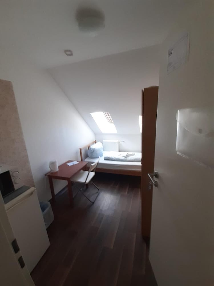 2-Rent Group Hostel Rooms&Apartments EVE168
