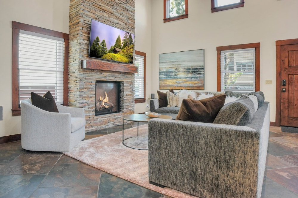 The Peak At Town Lift 3 Bedroom Home