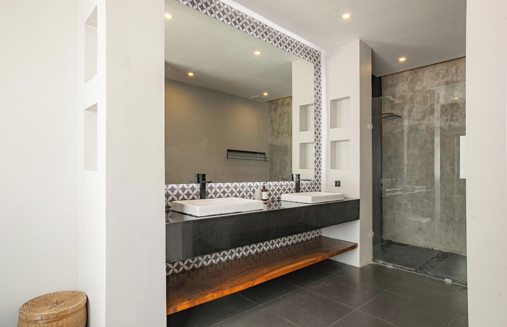 Villa MJ Modern 4BR with Pool & Rooftop