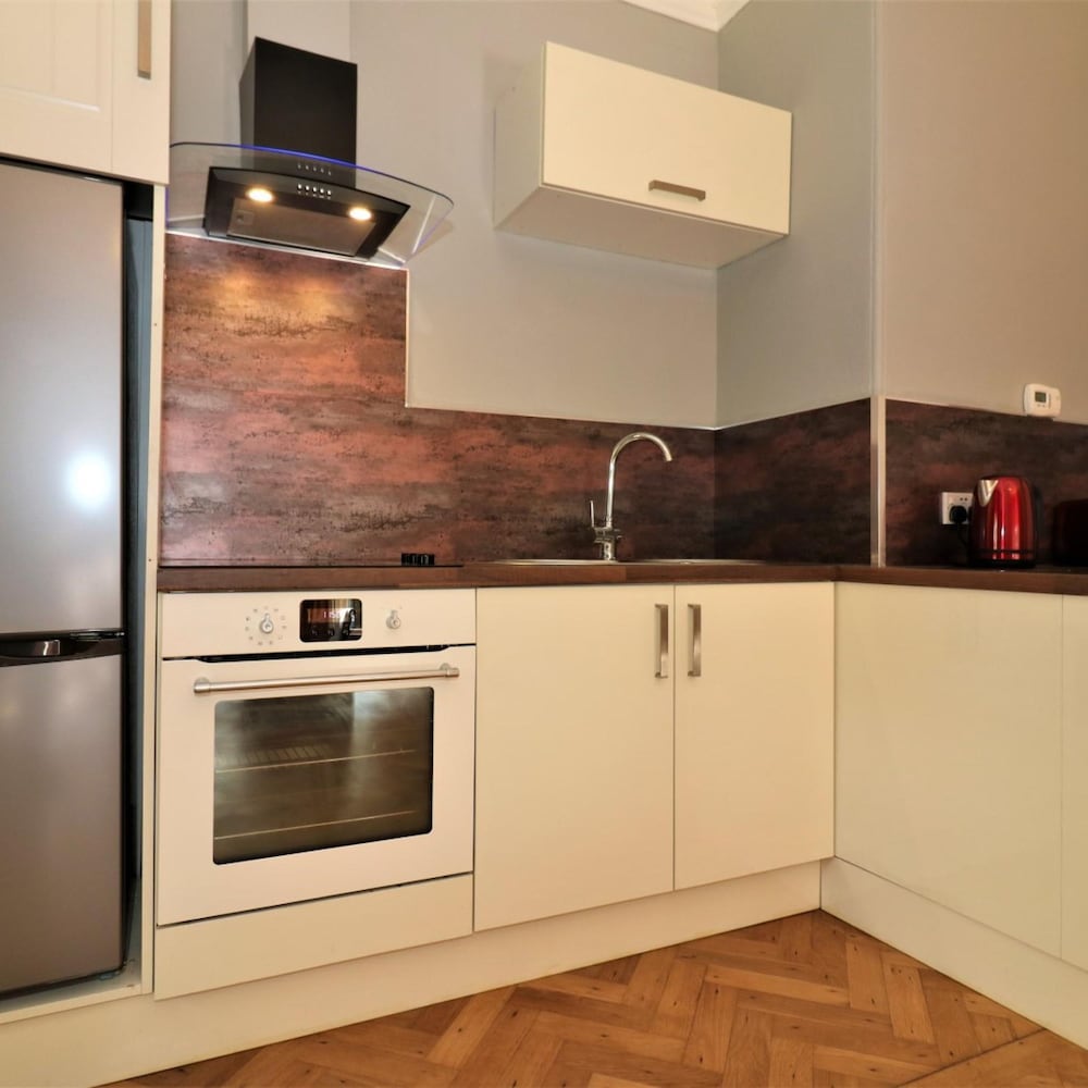 Linden House Flat 1 - Airdrie view 4