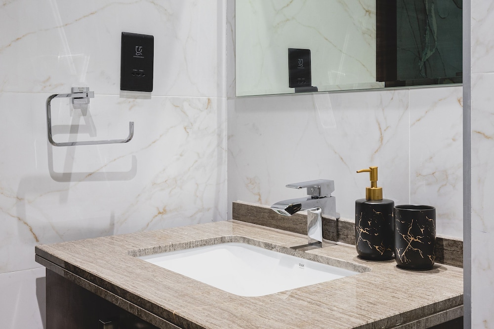 GLOBALSTAY. J One Tower Apartments