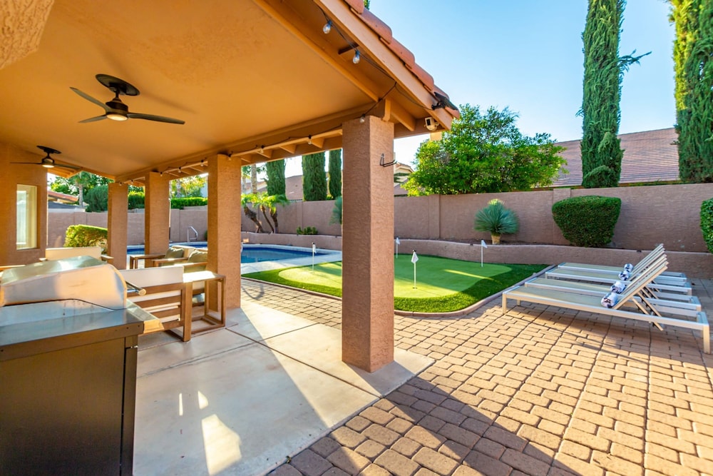 NEW Paradise Park Heated Pool Spa BBQ