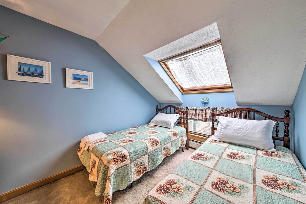 Condo w/ Rangeley Lake Views: 10 Mi to Saddleback! view 3