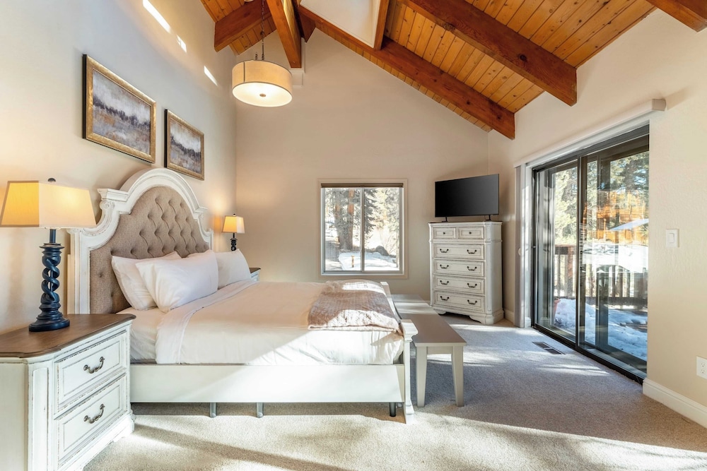 Views + Mins to Skiing, Lake, & Incline Village Incline Serenity by Avantstay