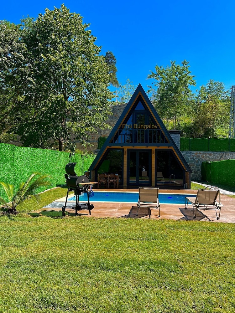 EHLI BUNGALOV