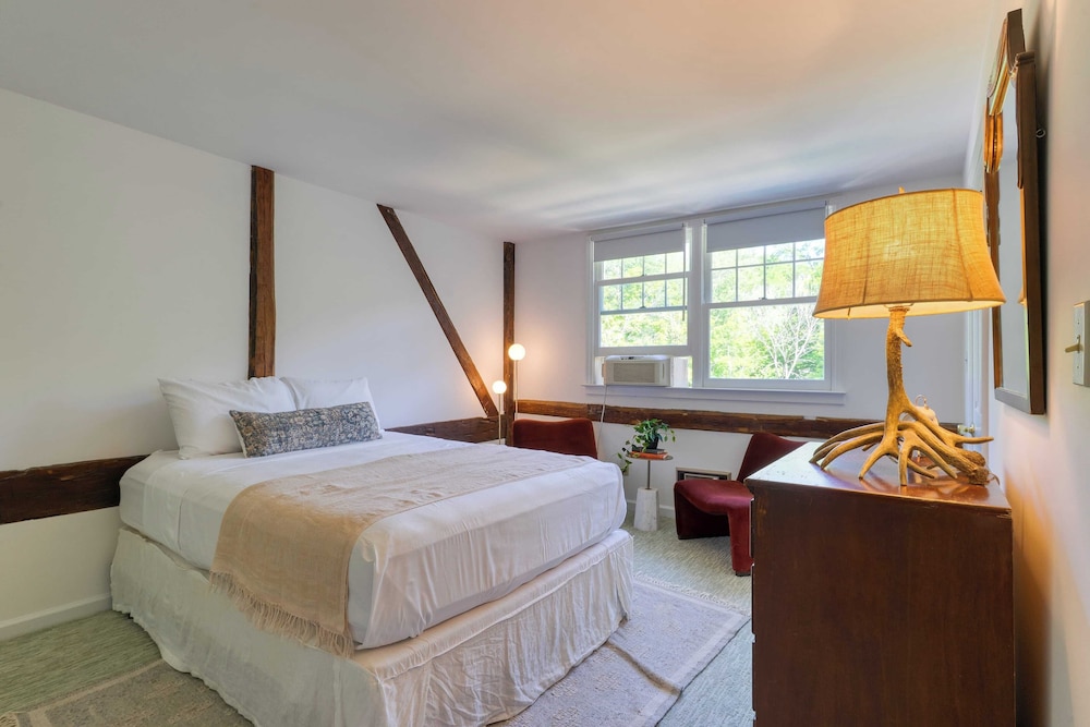 Historic Barn Retreat w/ Pool & Pond Views Longview Pond Lodge by Avantstay