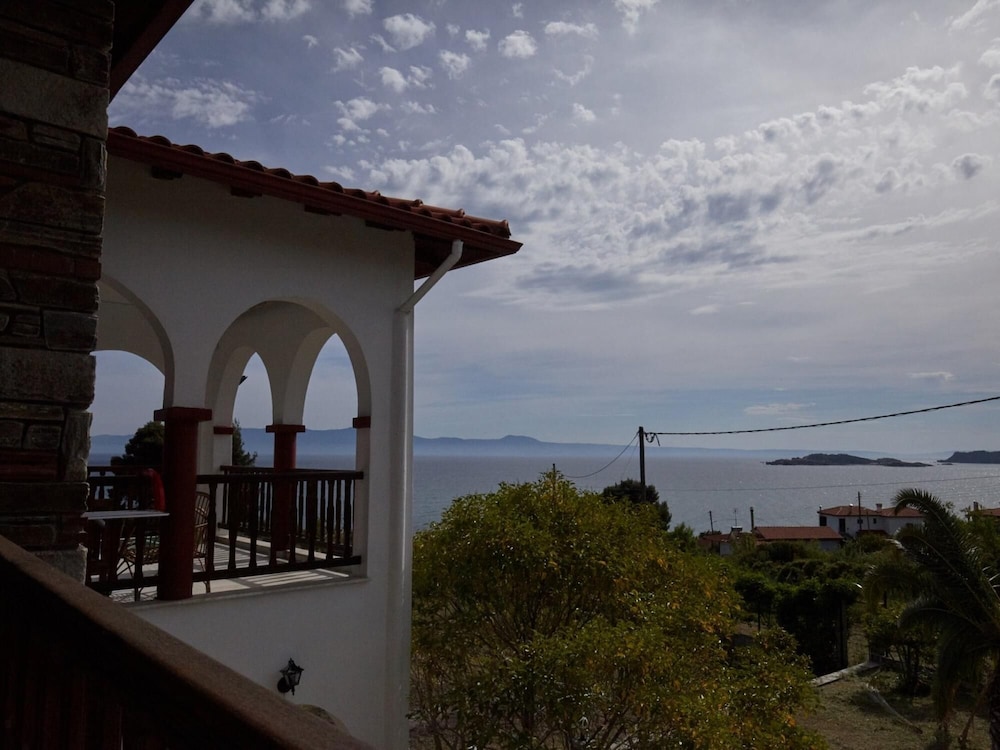 Villa Maria 1st Floor by Travelpro Services photo 5
