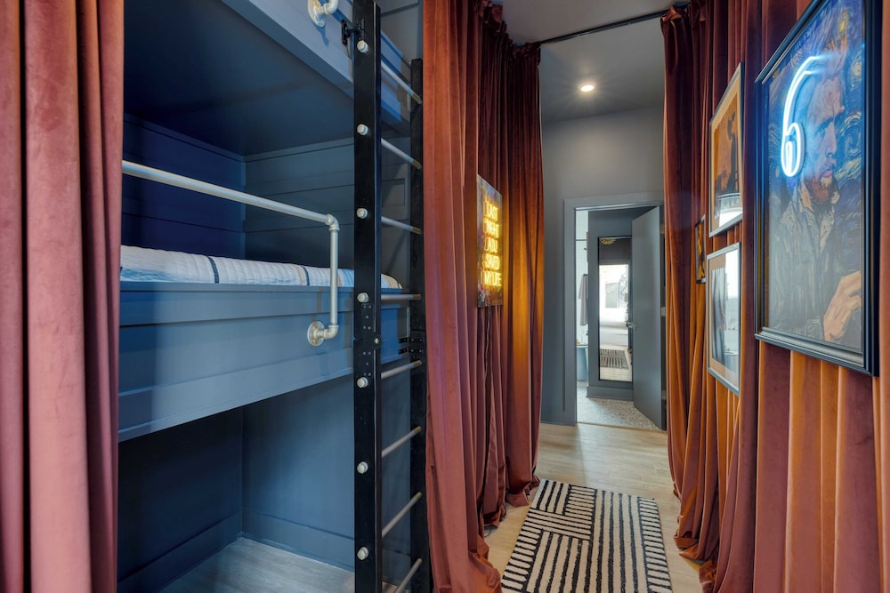 Sleeps 16 2 Homes Next Door + Walk to Dining & Music Lischey Loft & The Bloom House by Avantstay