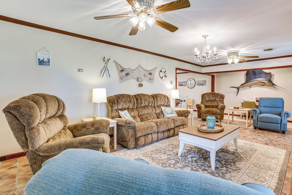 Fish & Explore: Serene Home on Bayou Petit Caillou