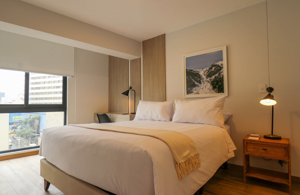 w Exceptional 2BR w Balcony in Miraflores