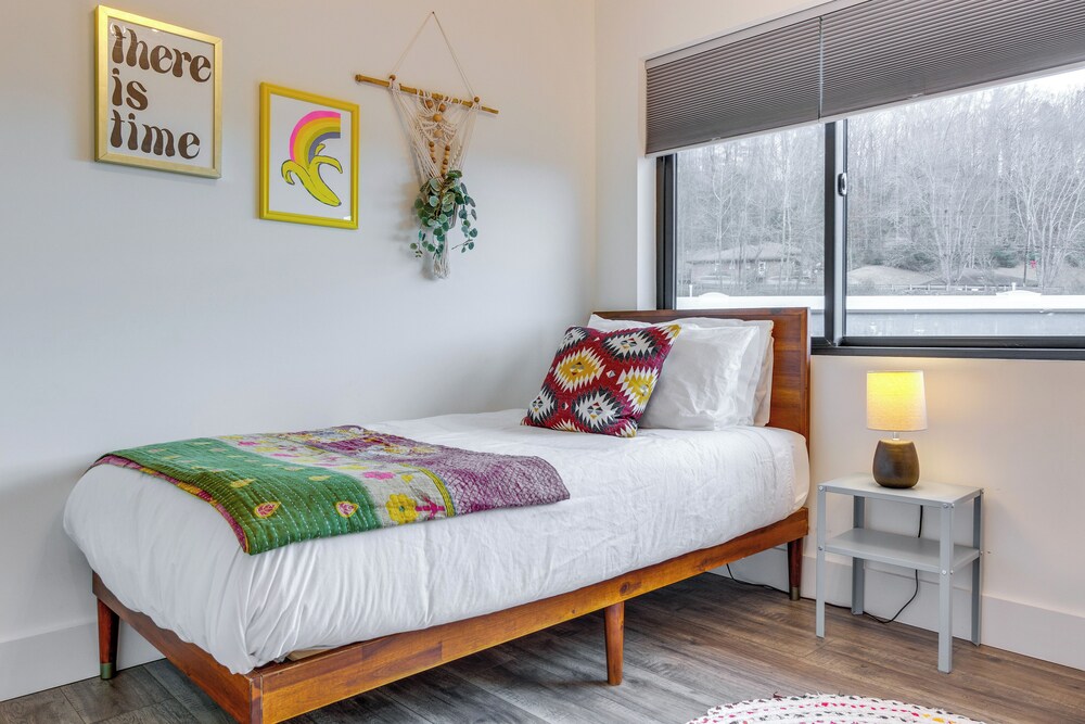 Old Fort Retreat, Direct Access to Mill Creek view 5