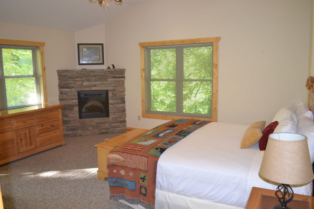 The Esmeralda Inn at Lake Lure