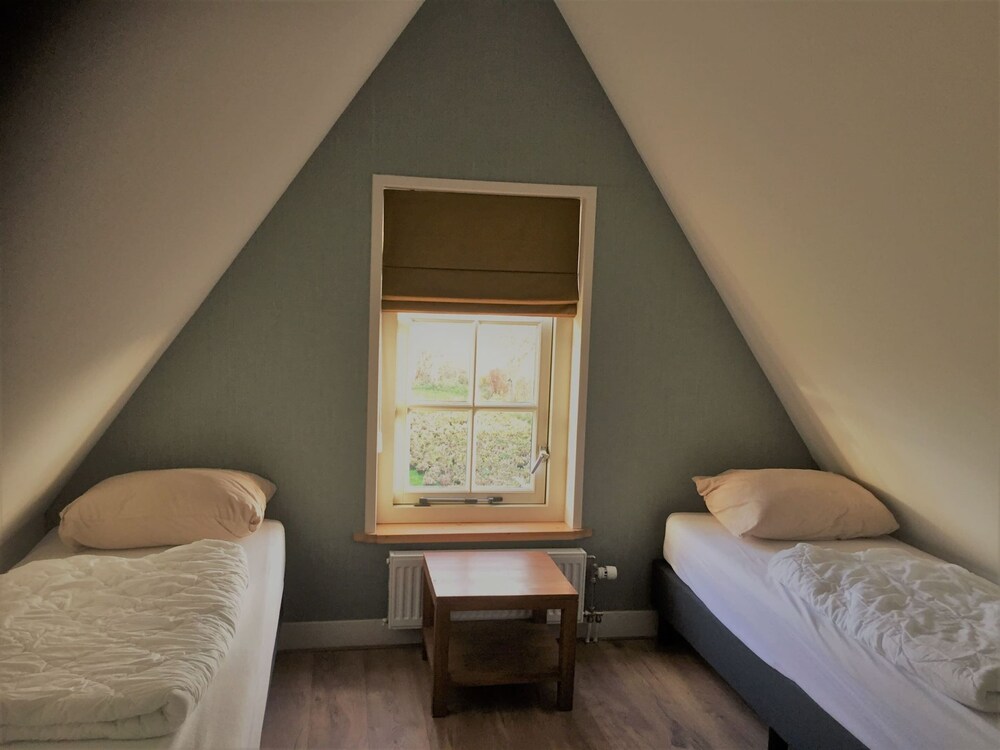 Lush Villa with Hot Tub, Private Fenced Garden in Hippolytushoef view 2