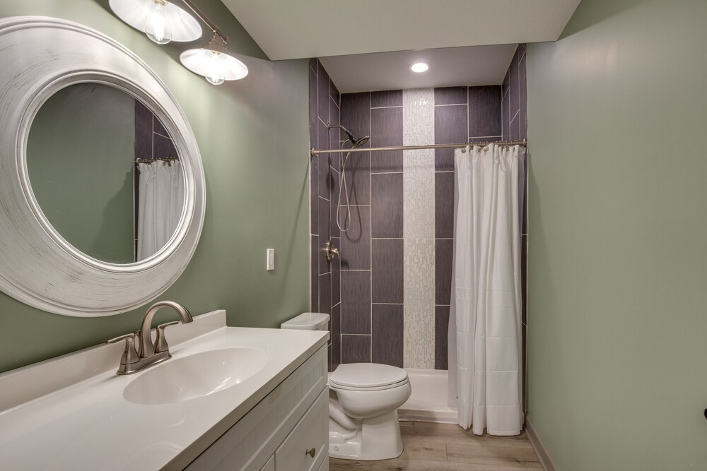 Luxe Missouri Getaway w/ Hot Tub  Fire Pit! - Property Image 2