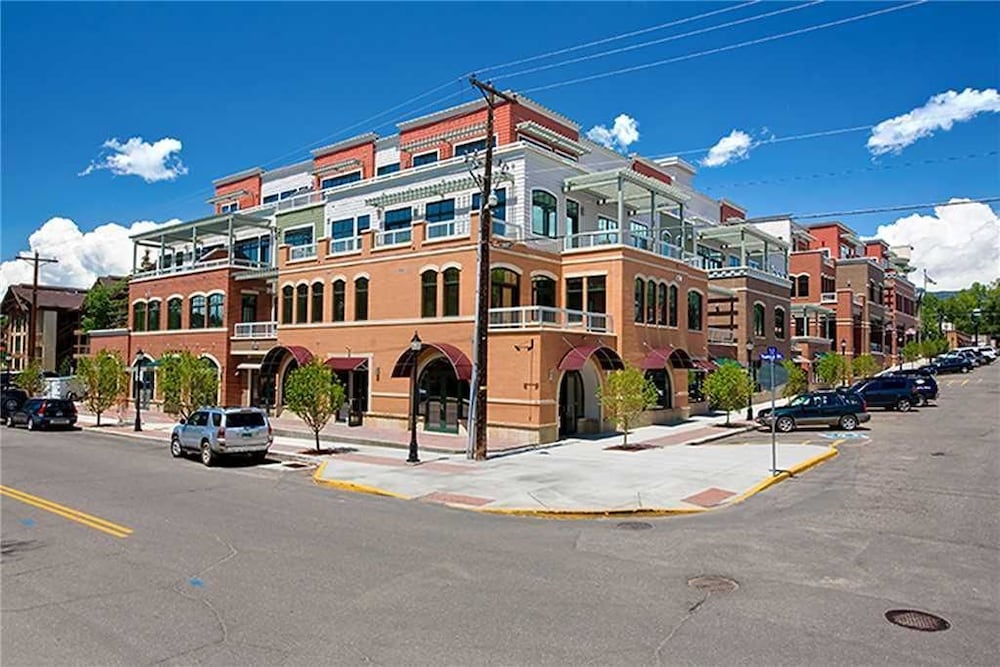 Howelsen Place H307a - Property Image 1