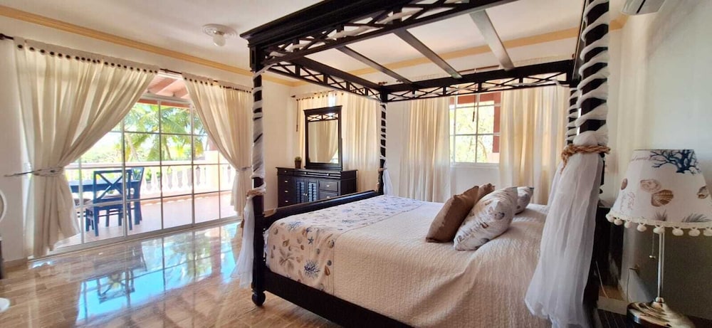 9th Hole Villa