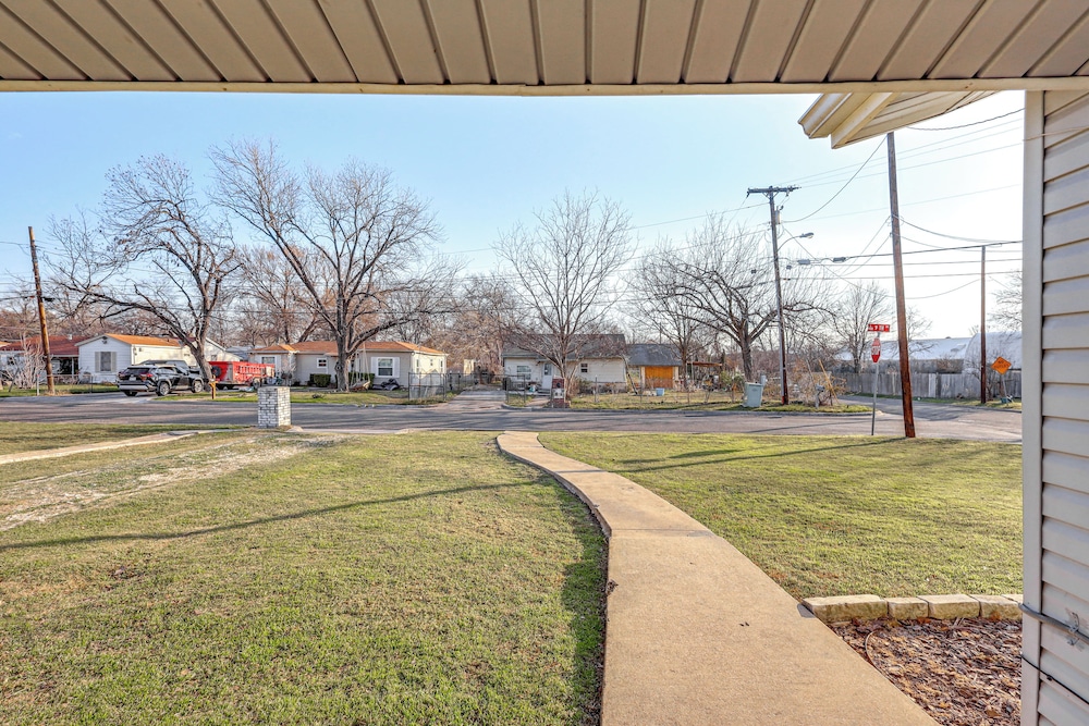 5 Mi to Belton Lake: Home w/ Large Yard!