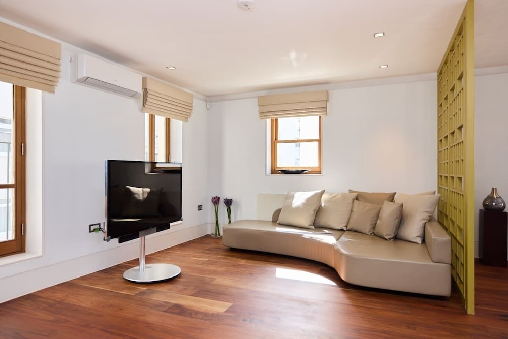 The Radnor Mews Residence Stylish 3bdr Mews House