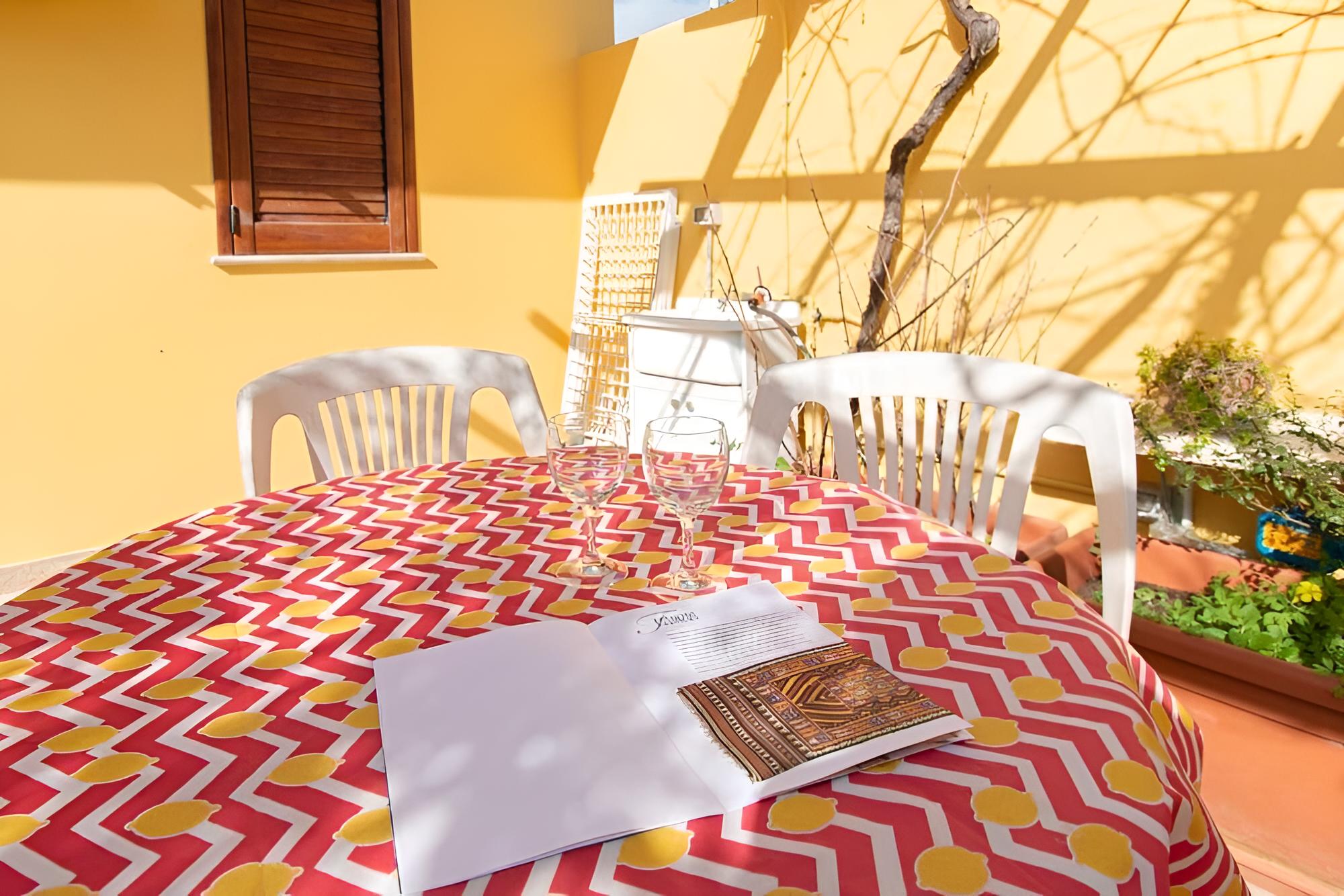 Welcomely - Yellow House view 3