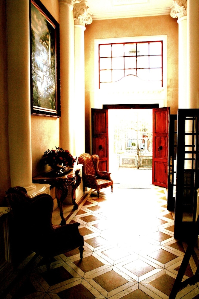 Cricklewood Manor