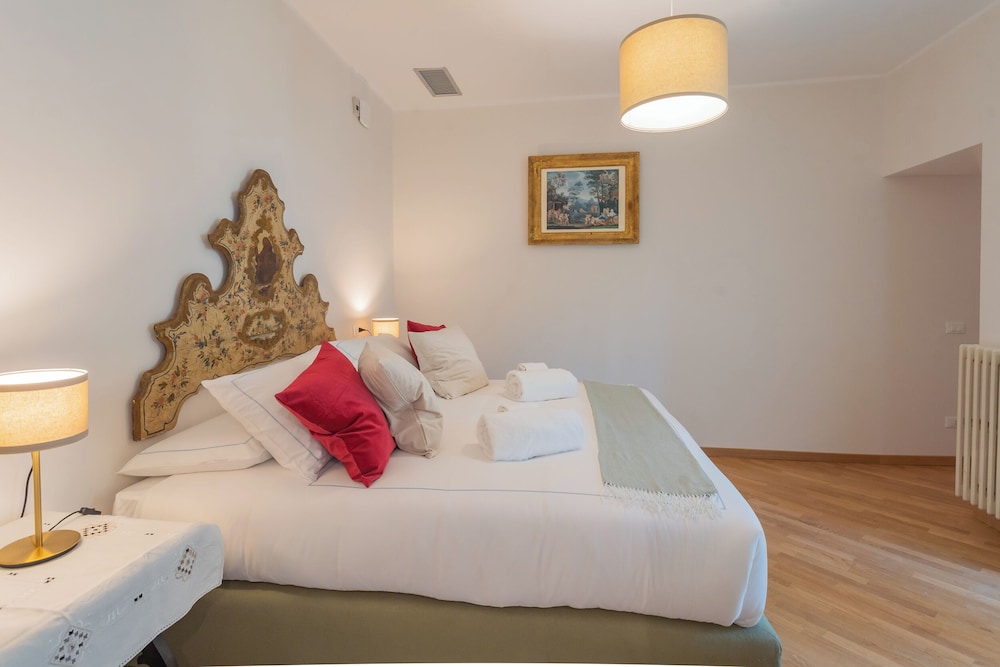 Luxury Apartments in Villa Cardinal Ciceri by Rent all Como