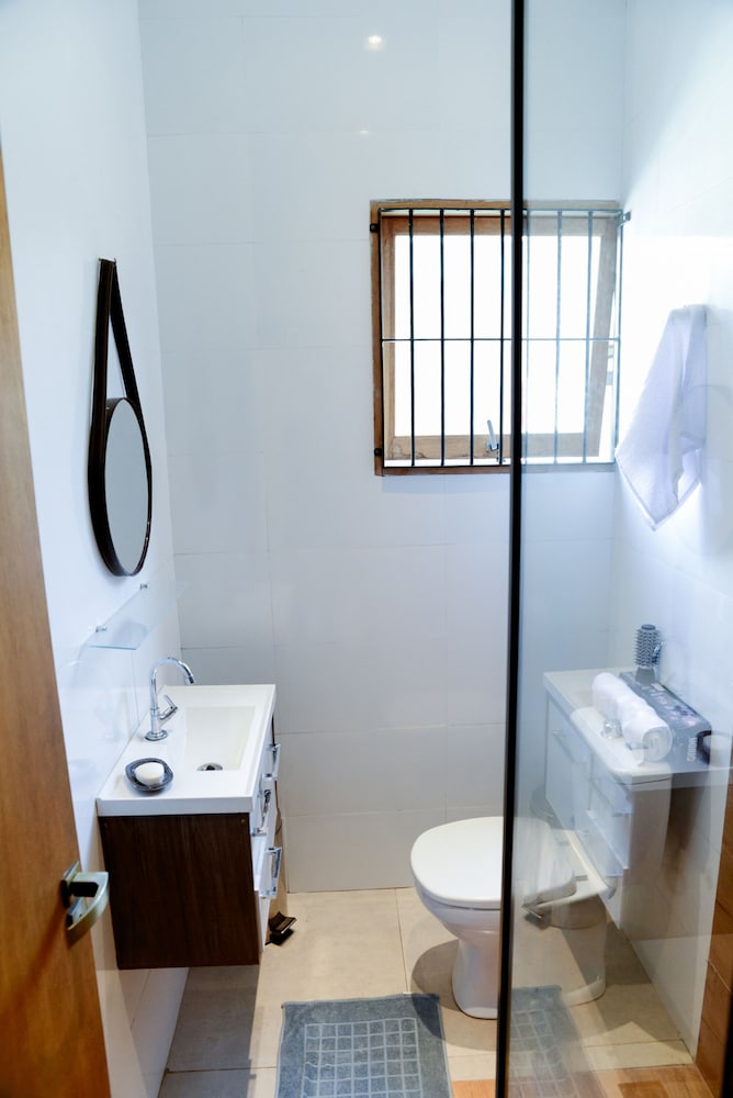 Chal com Piscina e Churrasq em Caraguatatuba SP