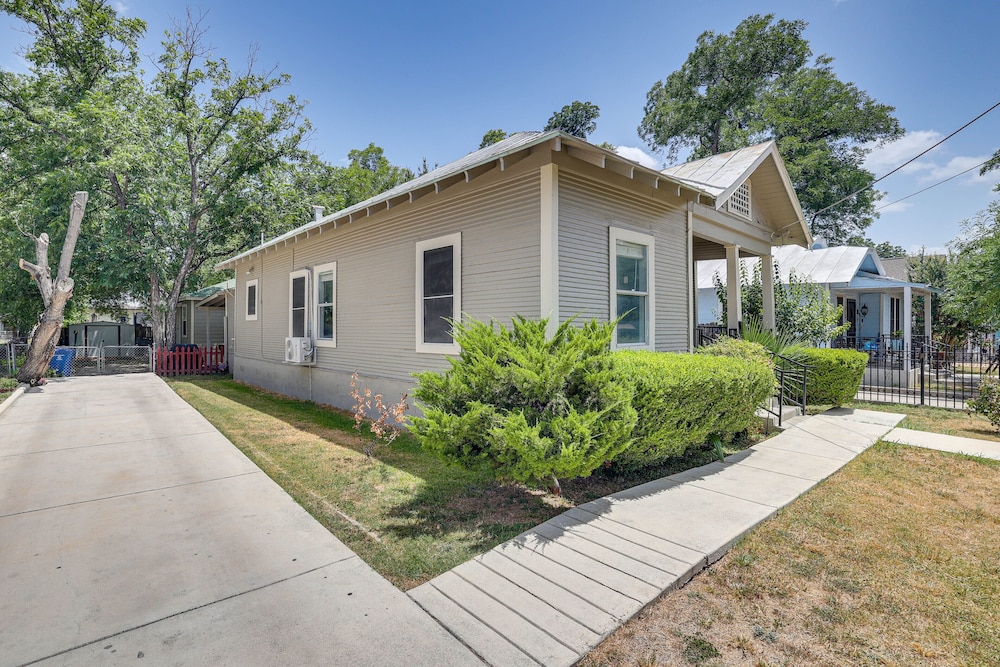 Charming San Antonio Home: 5 Mi to Downtown! view 2
