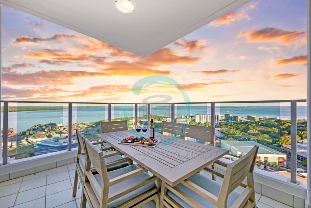 ZEN Towers Penthouse- Ocean View Family Retreat