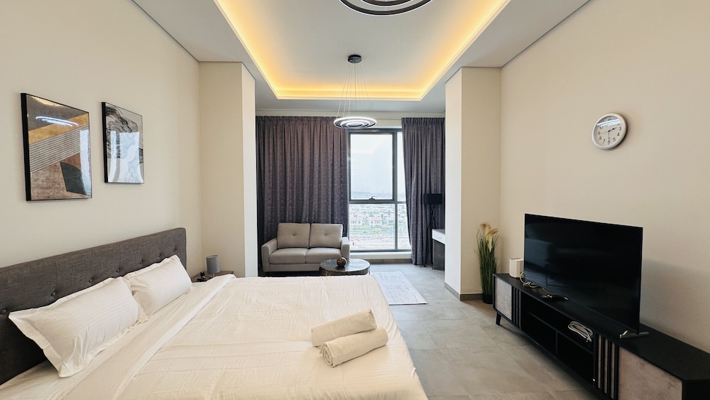 Spacious Studio Apartment Palm View with Big Balcony Free Parking by Belvilla