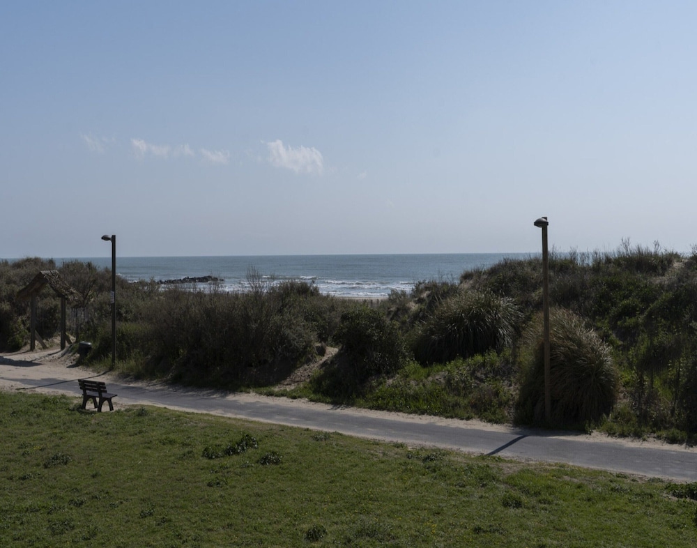 A Bright Beachside Escap
