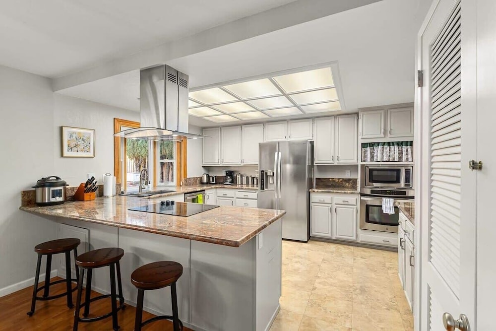 @ Marbella Lane - 4BR Siliconvalley Gempool House