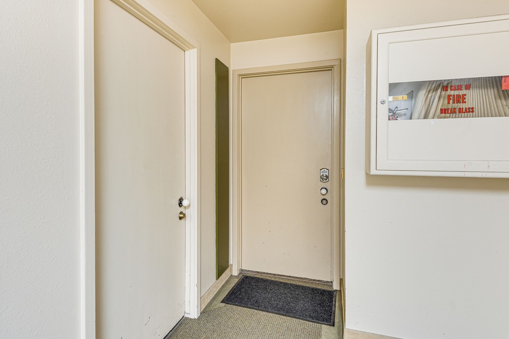 Walk to Sun Valley Village: Condo w/ Deck!