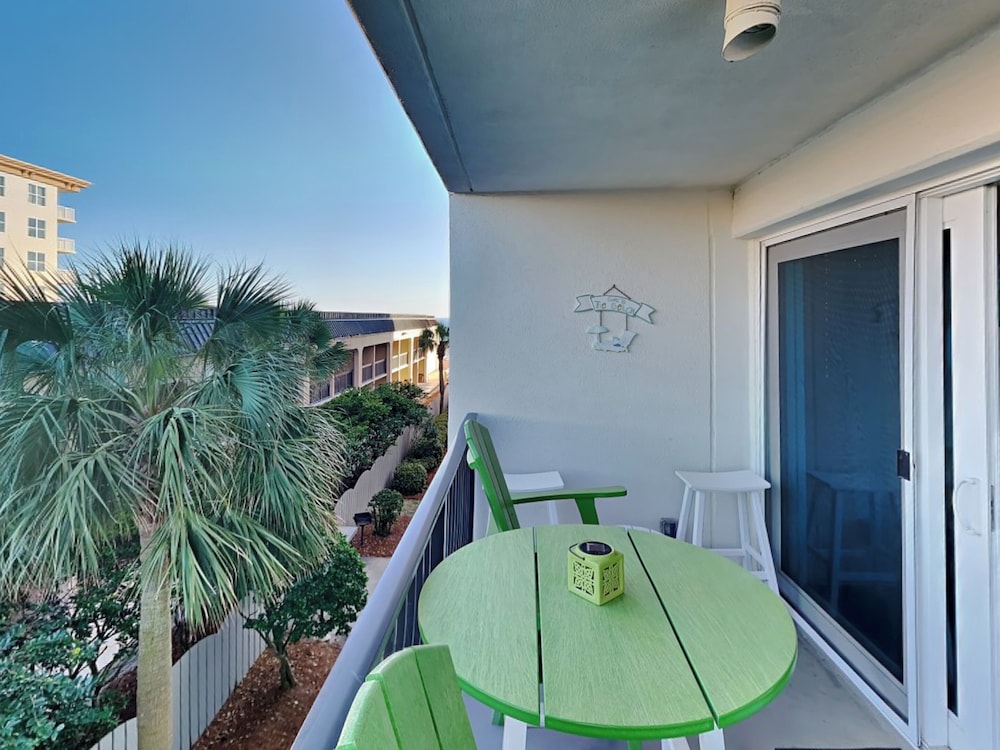 Sea Oats #309 by Southern Vacation Rentals