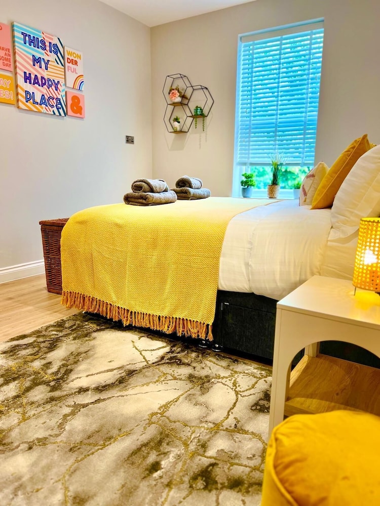 Brand New Coastal Breeze -family Friendly- Parking view 3