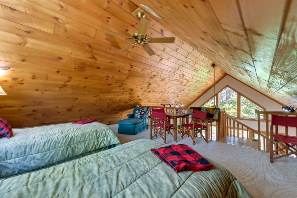 Almond Vacation Rental w/ Mountain Views! view 5